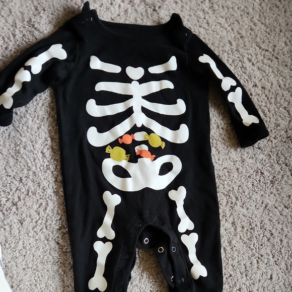 ๐6M Black Skeleton Baby Onesie - Picture 1 of 2